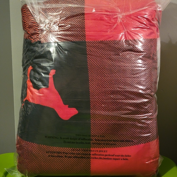 PINK Victoria's Secret Plaid Sherpa Blanket - Picture 3 of 3